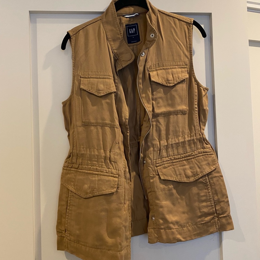 GAP vest